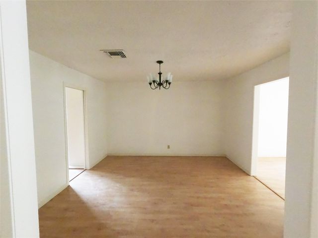 5231 Beechnut Street, Houston, TX 77096