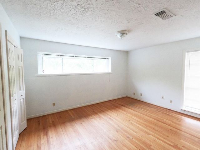 5231 Beechnut Street, Houston, TX 77096