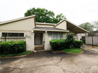 5231 Beechnut Street, Houston, TX 77096