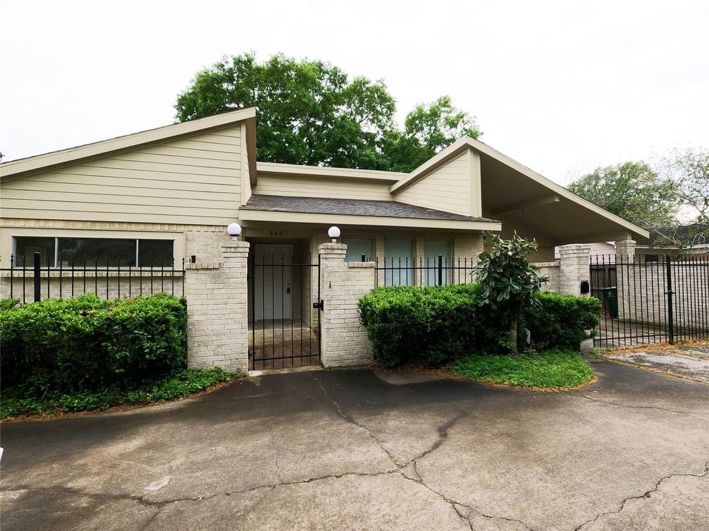 5231 Beechnut Street, Houston, TX 77096