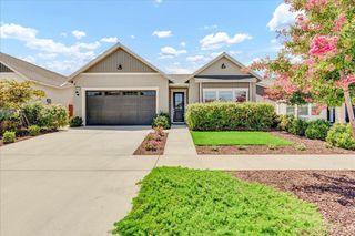 2427 W Heather Lane, Hanford, CA 93230