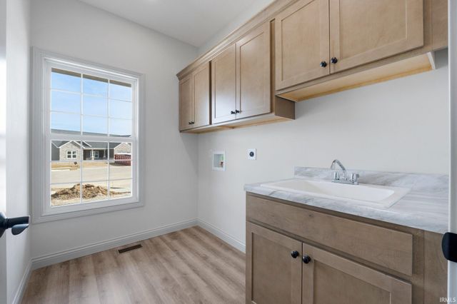 17885 Hutt Ridge Court, Huntertown, IN 46748