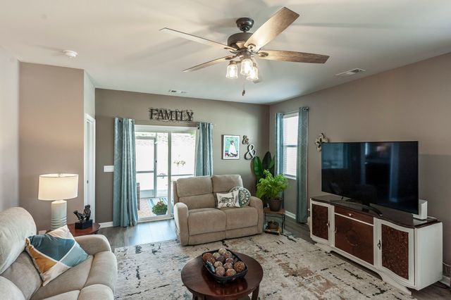 7146 Lang Ave, White House, TN 37188