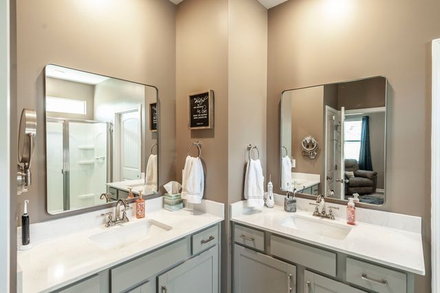 7146 Lang Ave, White House, TN 37188