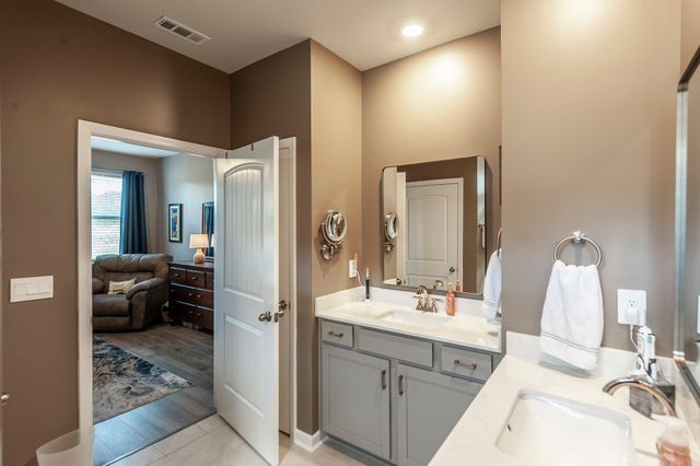 7146 Lang Ave, White House, TN 37188