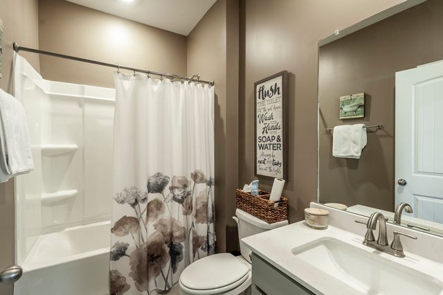 7146 Lang Ave, White House, TN 37188
