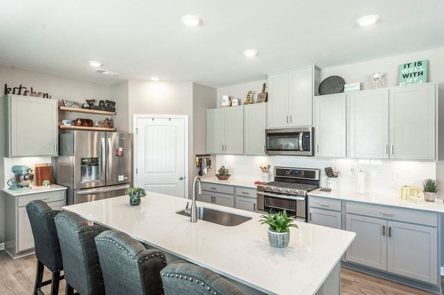 7146 Lang Ave, White House, TN 37188