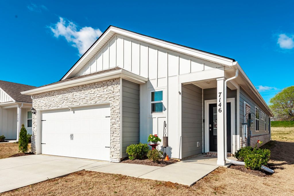 7146 Lang Ave, White House, TN 37188