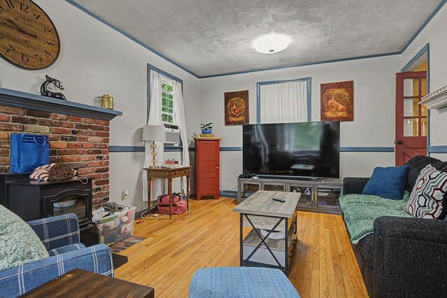 216 Southampton Rd, Westhampton, MA 01027