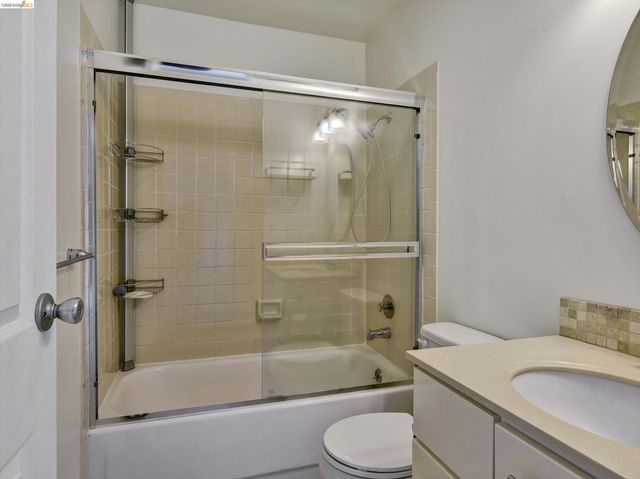 5 Embarcadero West 322, Oakland, CA 94607
