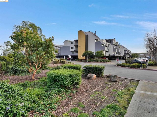 5 Embarcadero West 322, Oakland, CA 94607