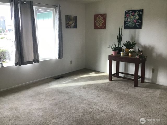 32528 26th Avenue SW, Federal Way, WA 98023