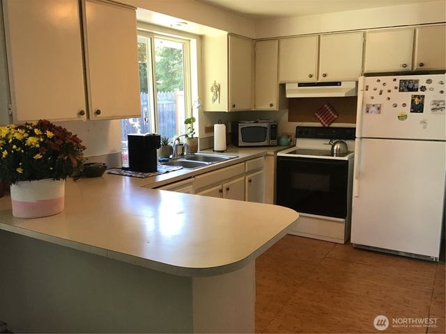 32528 26th Avenue SW, Federal Way, WA 98023