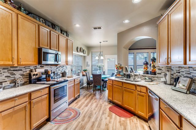 468 Darlington Trail, Fort Worth, TX 76131