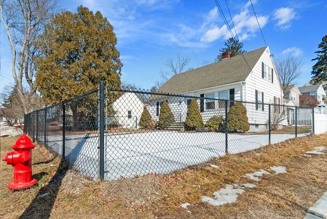 173 Jackson St, Methuen, MA 01844