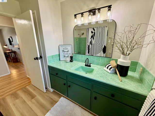 950 Fulton Ave, San Leandro, CA 94577