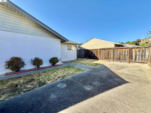 950 Fulton Ave, San Leandro, CA 94577