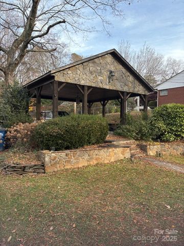 341 N Oak Street, Statesville, NC 28677