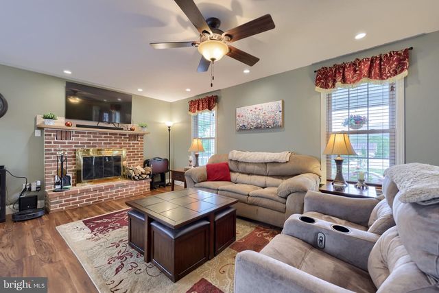 902 FRITZTOWN RD, Reading, PA 19608