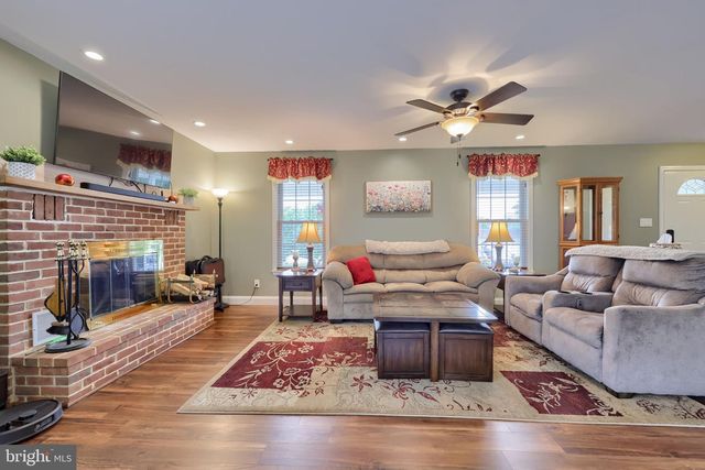 902 FRITZTOWN RD, Reading, PA 19608