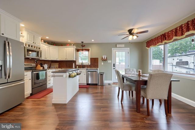 902 FRITZTOWN RD, Reading, PA 19608