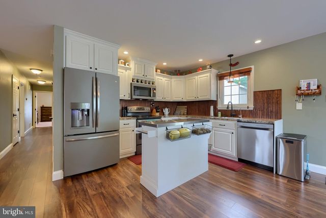 902 FRITZTOWN RD, Reading, PA 19608