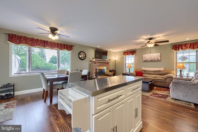 902 FRITZTOWN RD, Reading, PA 19608