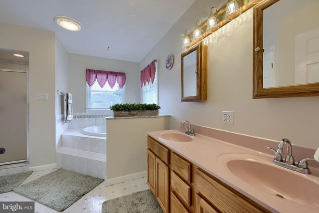 902 FRITZTOWN RD, Reading, PA 19608