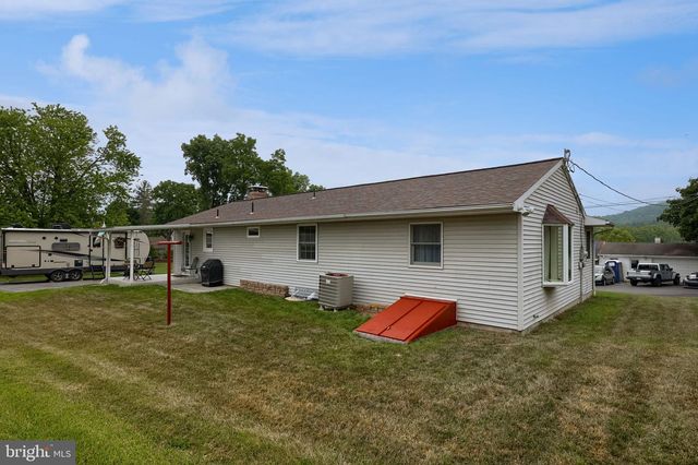902 FRITZTOWN RD, Reading, PA 19608