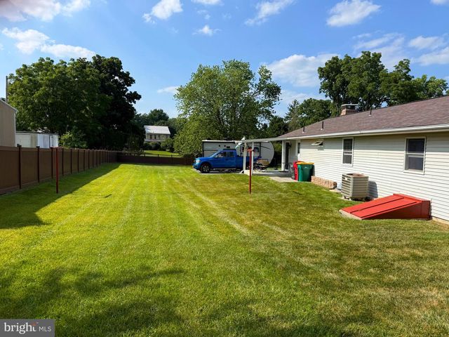 902 FRITZTOWN RD, Reading, PA 19608