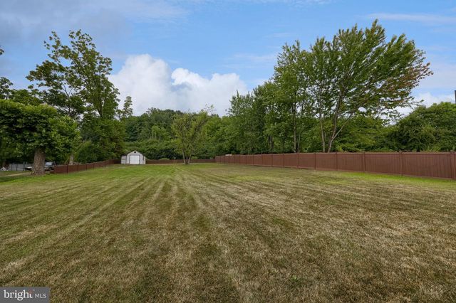 902 FRITZTOWN RD, Reading, PA 19608