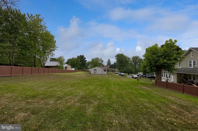 902 FRITZTOWN RD, Reading, PA 19608