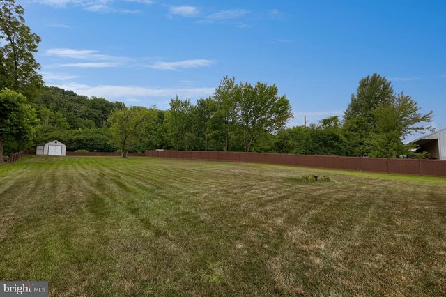 902 FRITZTOWN RD, Reading, PA 19608