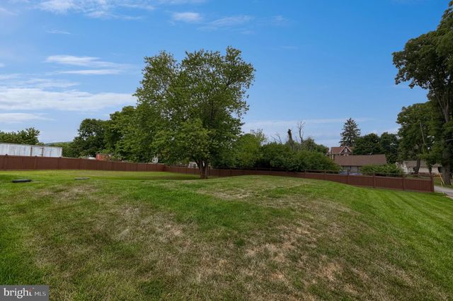 902 FRITZTOWN RD, Reading, PA 19608