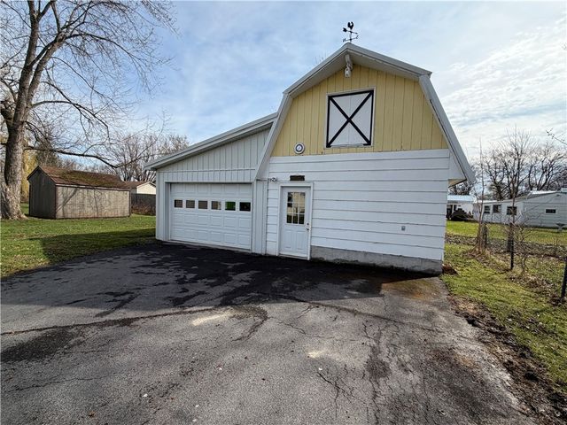 76 Mill St, Waterloo, NY 13165