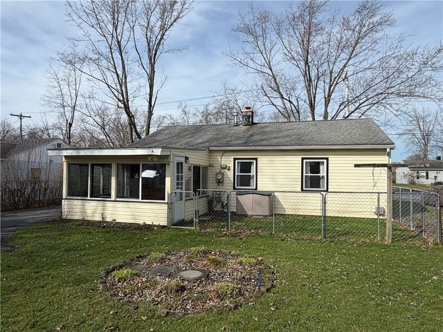 76 Mill St, Waterloo, NY 13165
