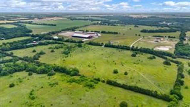 207 Possom Trot Hollow Road, Whitewright, TX 75491