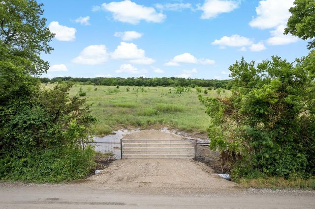 207 Possom Trot Hollow Road, Whitewright, TX 75491