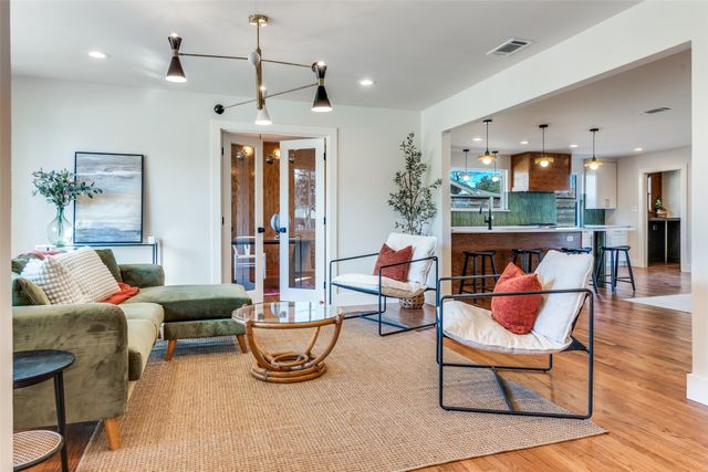 2578 Saint Francis Avenue, Dallas, TX 75228