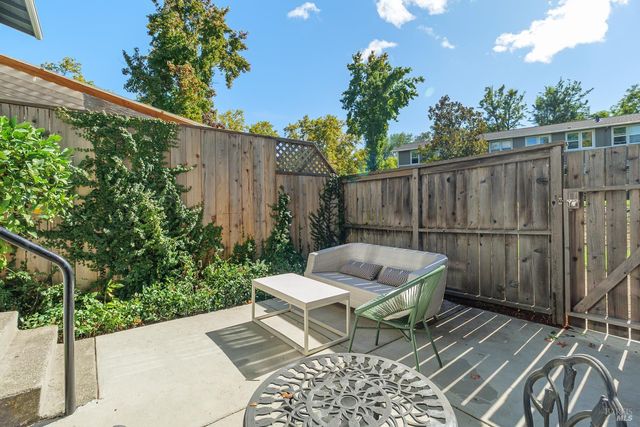 21 Lovejoy Way, Novato, CA 94949