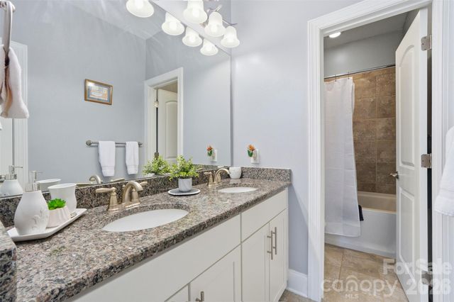 615 Bourton House Drive, Charlotte, NC 28211