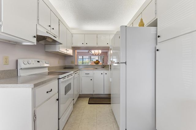 901 Pinecrest Circle A, Jupiter, FL 33458