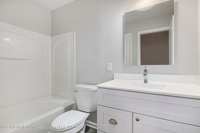 905 Registry Drive, 128, Grand Ledge, MI 48837