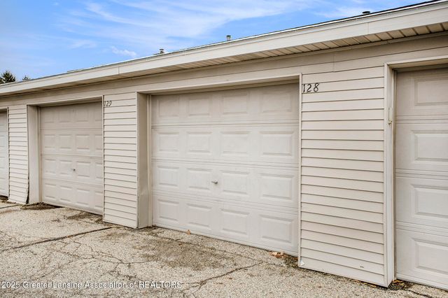 905 Registry Drive, 128, Grand Ledge, MI 48837