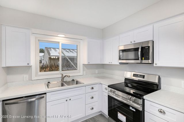 905 Registry Drive, 128, Grand Ledge, MI 48837