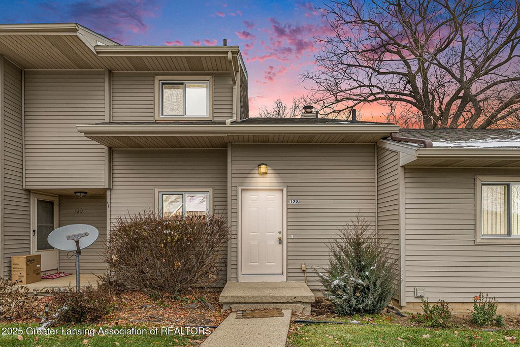 905 Registry Drive, 128, Grand Ledge, MI 48837