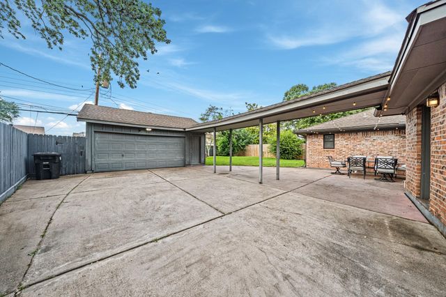 8426 Edgemoor Drive, Houston, TX 77036