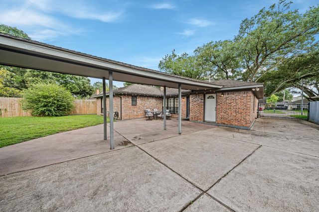 8426 Edgemoor Drive, Houston, TX 77036