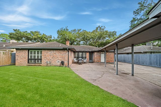 8426 Edgemoor Drive, Houston, TX 77036