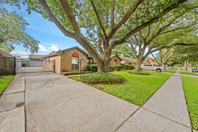 8426 Edgemoor Drive, Houston, TX 77036